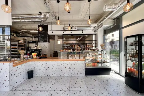 Hinitts Bakery photo 1
